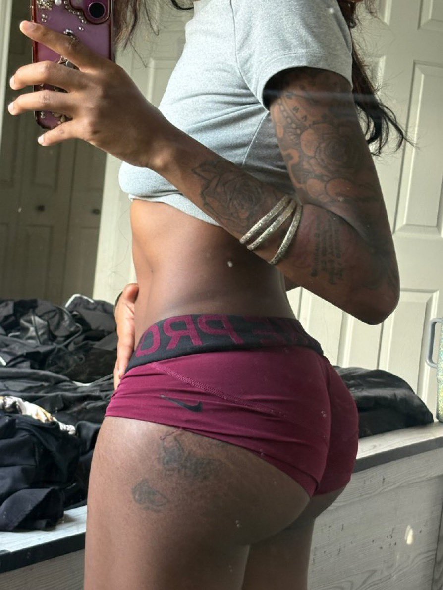 1of1spiffey's tweet photo. FaceTime show anyone horny🤪 https://t.co/j8aPpUimsf