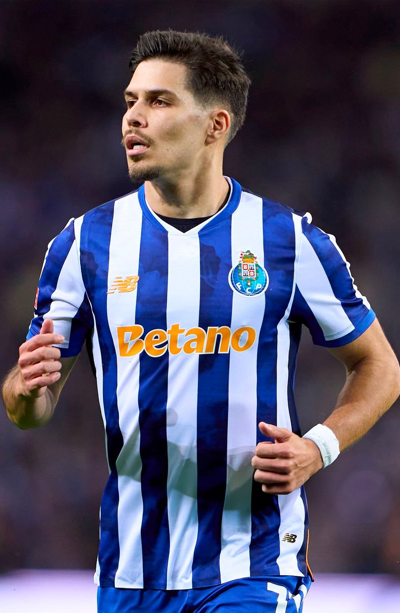 Premiermoves's tweet photo. 🔵Coventry City amongst a few Premier League clubs expressing interest in Francisco Moura, who is set to leave FC Porto. With a transfer value of around £10m, Coventry City will be keen to add him to their squad to strengthen their team before the start of the season. #CCFC https://t.co/6cHDJRPJL6