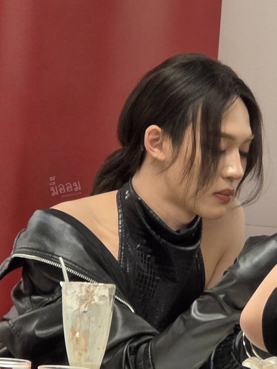 bababenyaaa's tweet photo. *** NOT REAL TIME ***

น้องที่ทำงาน : พี่ออม ใช่เลโก้มั้ยยย //ส่งรูป
นี่ : 😀😀😀😀 ว้อดส์!?

absolutely yes kaaa สวยขนาดนี้มีคนเดียว น้องบอกหนูช็อค ออร่าแบบลุคโซวชายน์มากกกก 🥹✨ เอ็นดูวววววว ไปสวยให้ใครหึงอีกล่ะวันนี้

#Lego_Rapeepong https://t.co/7zYgelzj5c