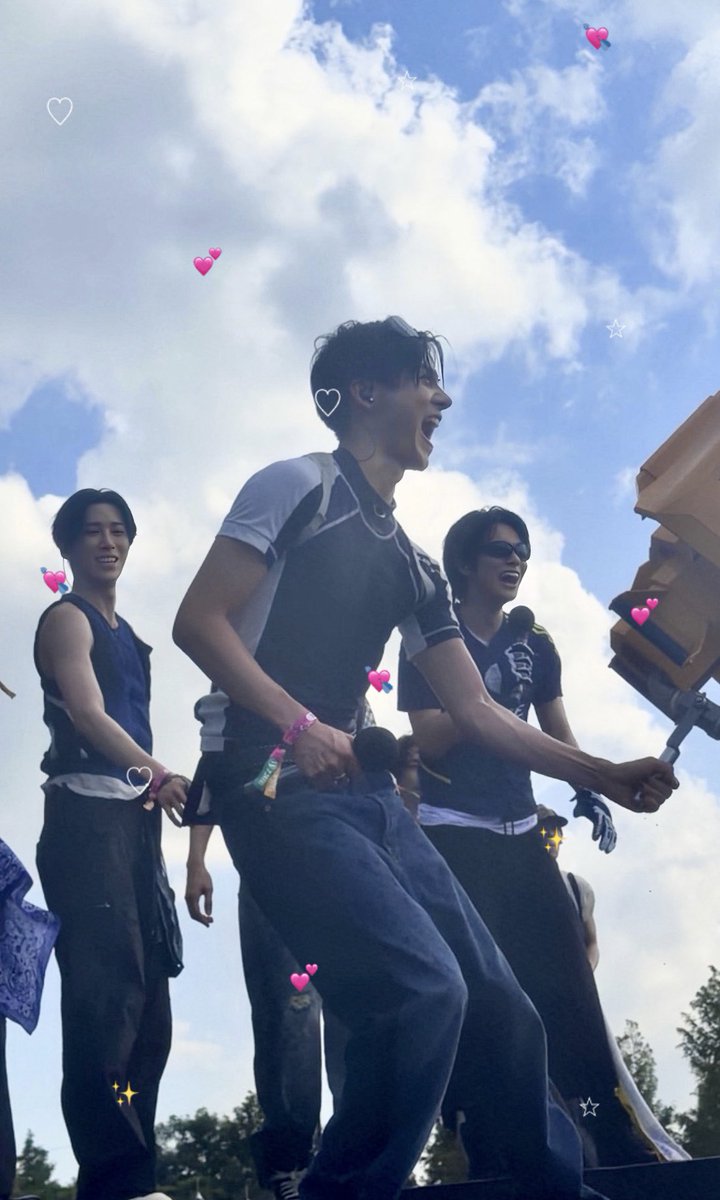 _lxvy8_'s tweet photo. 260724 WATER BOMB SEOUL🩵
夏フェス初めてで大変すぎたけど韓国人のお友達もできて楽しかった😻🫶🏻
#워터밤 #ALD1 https://t.co/rvQjEoi7M8