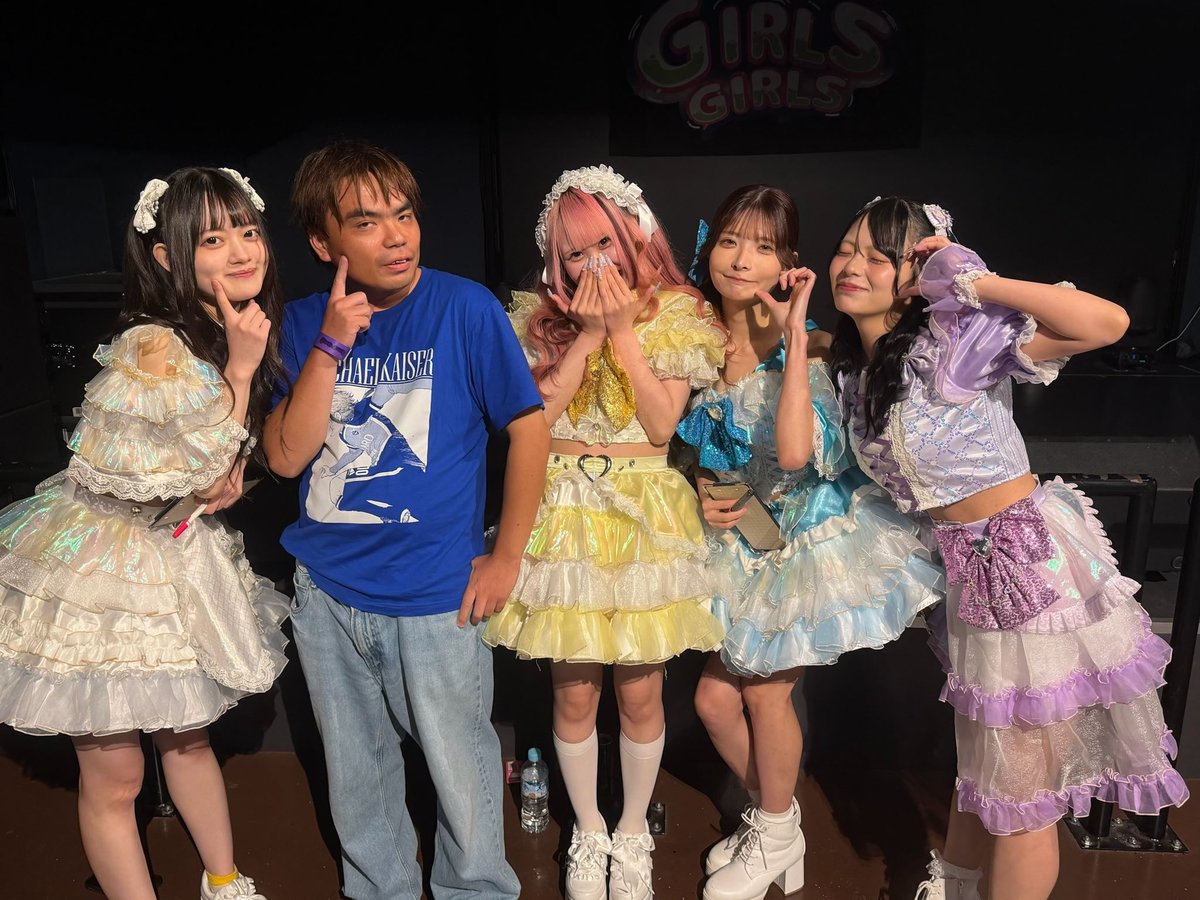 vAZa4zt33ho42xg's tweet photo. #こいみつ 
#わたあめふわり
4人最後イベント今日最後
#TOKYOGIRLSGIRLSextra
@wataame_koimitu
ウイクやっぱりわたあめふわり可愛い手にする笑顔好き
次会う時は６人てます。
お疲れ様でした https://t.co/yLFE7lZCph