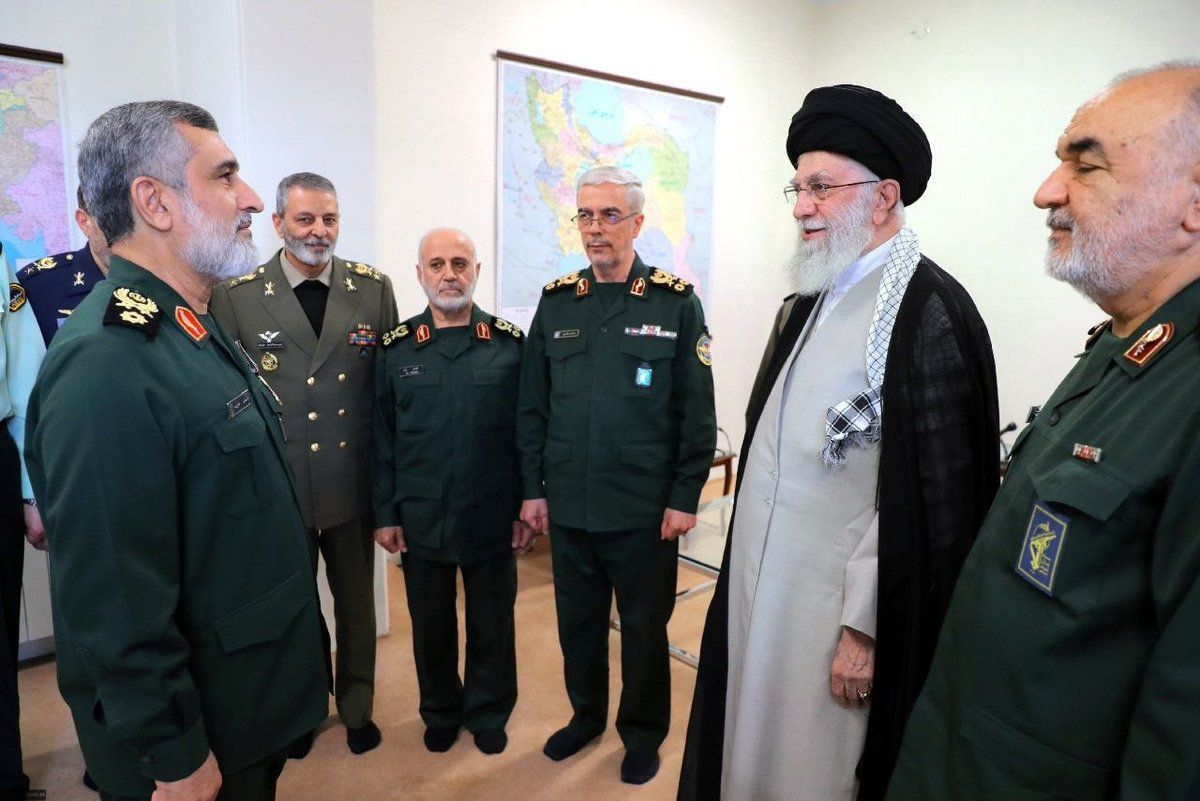 khadem_shohada9's tweet photo. آه ای یاران سفرکرده چقدر جای خالی شما درد دارد:)💔 https://t.co/MCrRGJPJvq