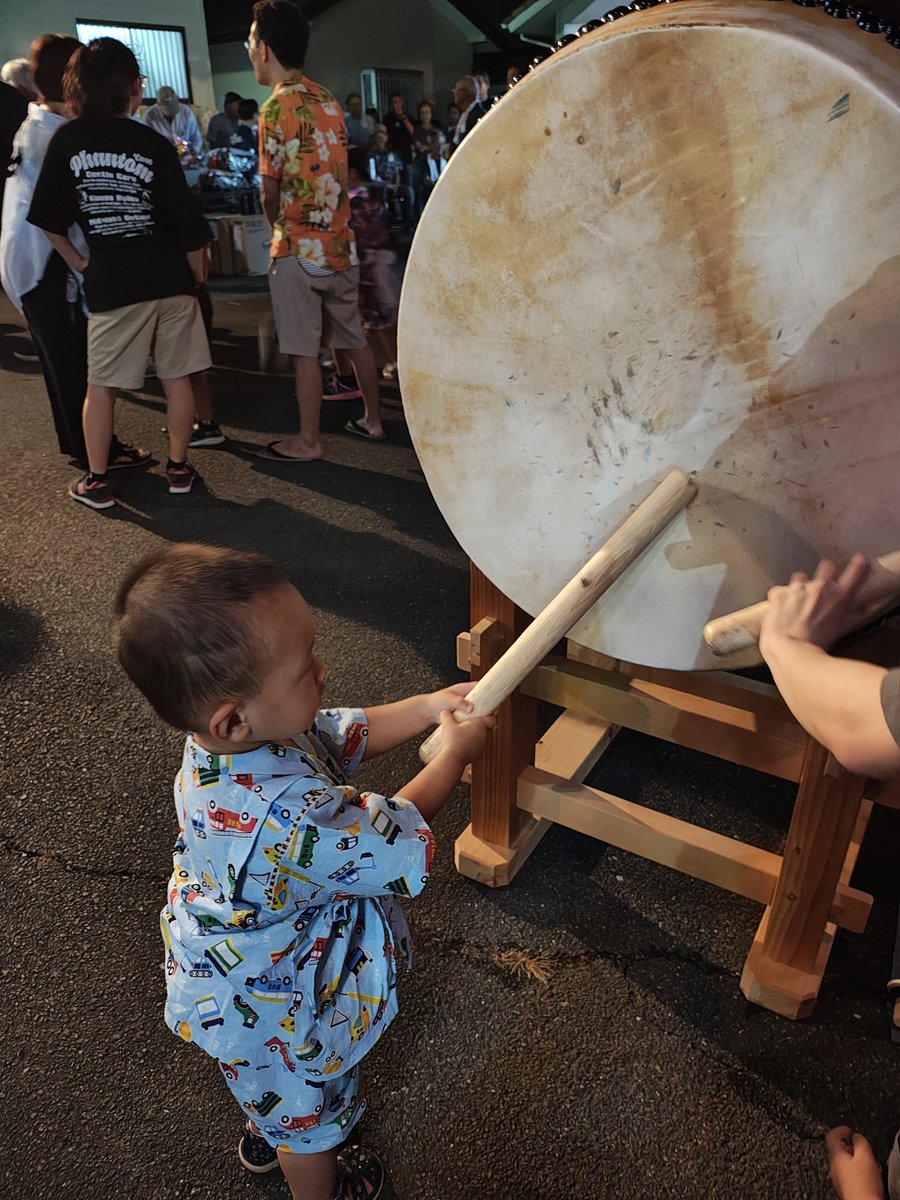 naoki_hirota's tweet photo. 週末になると各地で盆踊りが開催されており、私も子どもと一緒に参加させていただいています。

どれだけ覚えているかわかりませんが、地域の楽しさ温かさが伝わればと思います。

準備に運営に地区や関係者の方々のご尽力のおかげです。本当にありがとうございます。 https://t.co/2pmdLWUS1O