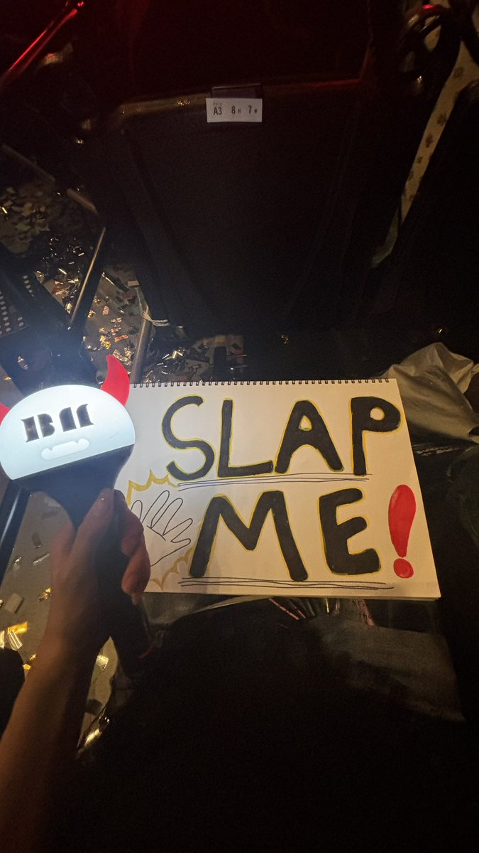_akubitch's tweet photo. ビンタと3秒だけ見つめるやつと愛嬌
ほとんどやって貰えた🥲🥲

想像を超えるくらいファンサ多いし何より席が目の前だから近すぎて心臓止まる😭
 #BABYMONSTER https://t.co/TYI17xPwJK