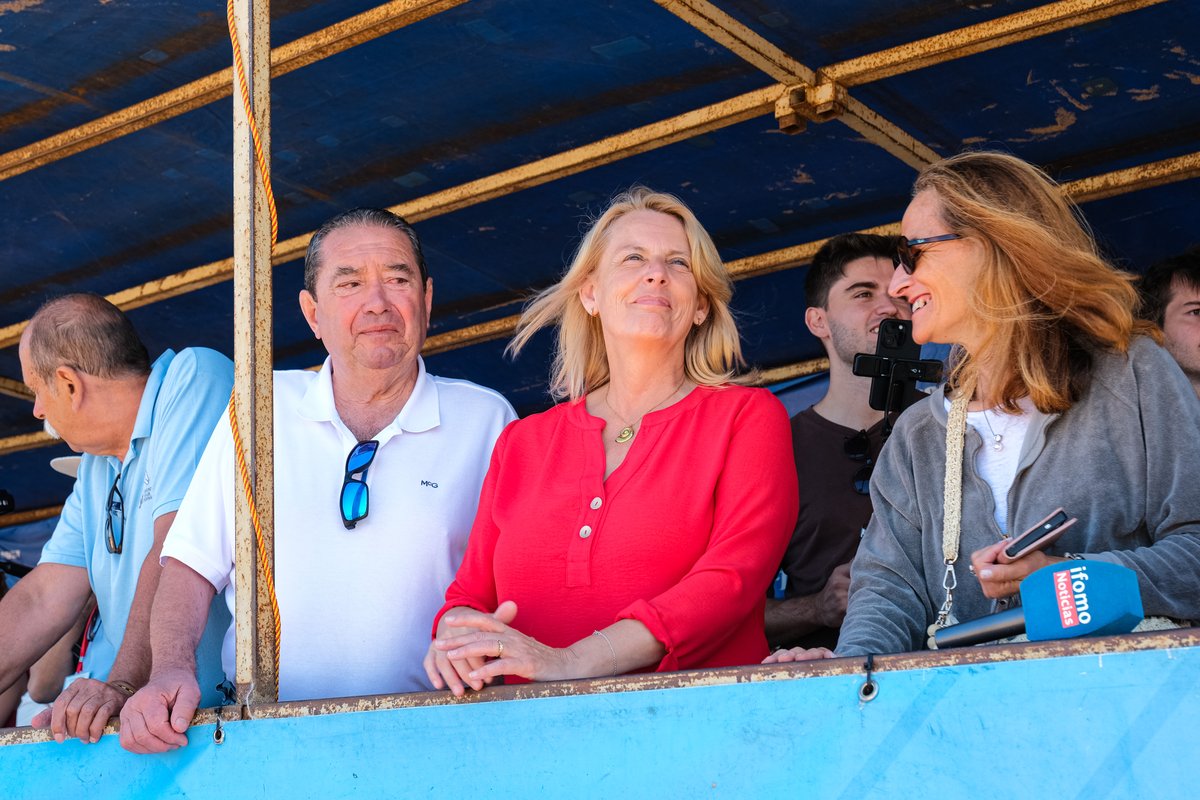 cantabriaes's tweet photo. 🏇@mariajsusinos destaca  la consolidación del Derby Internacional de #Loredo como un referente del calendario ecuestre de la región

La consejera asiste a la LXIX edición, que ha reunido en Ribamontán al Mar a jinetes y purasangres de primer nivel

ℹ️👉 https://t.co/zI8xAxmJ3U https://t.co/5XqSwMlSpD