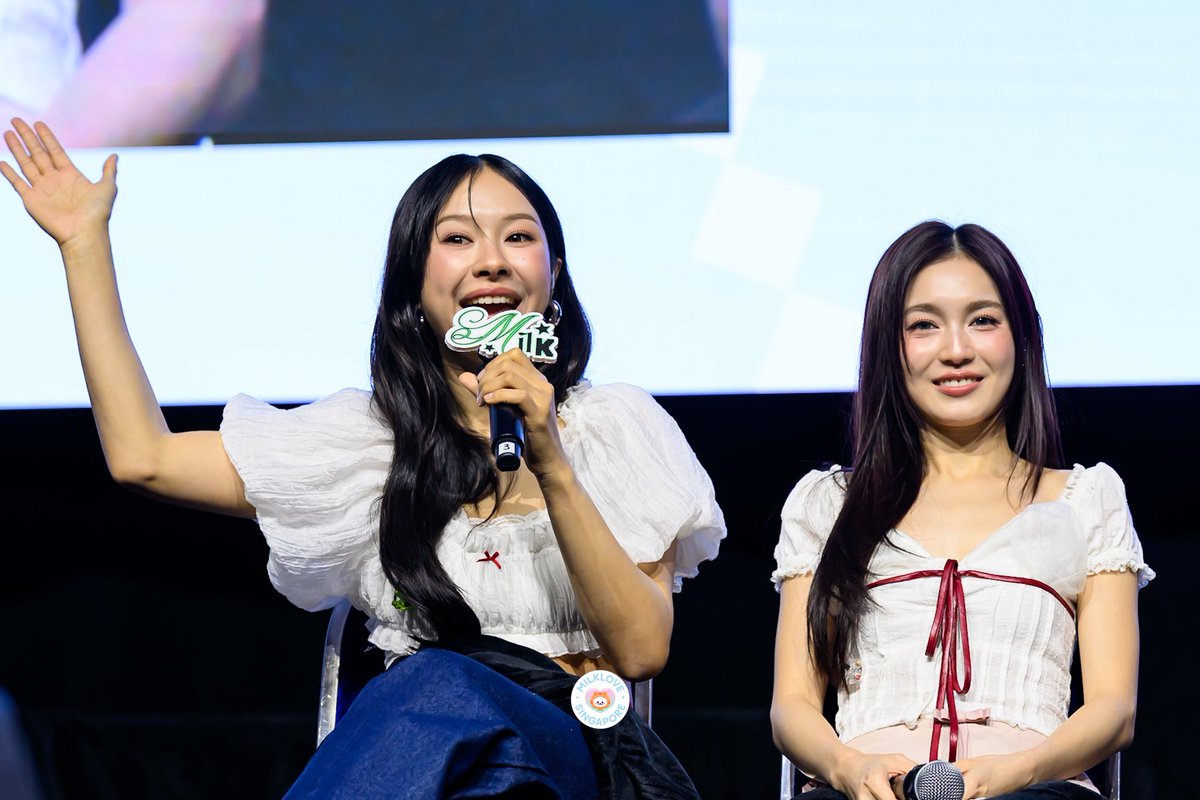 milklove_sg's tweet photo. Geng Mak Mak Mak from our P'Miw... with 👀👀 her happy wifey smiling and secretly (but openly) looking at her own wifey speak and laugh 🤭

MILKLOVE SWEET MEMORY IN SG
#GirlRulesFMinSingapore
#MilkLove #มิ้ลค์เลิฟ
#GirlRulesSeries https://t.co/Ownqbod5qz