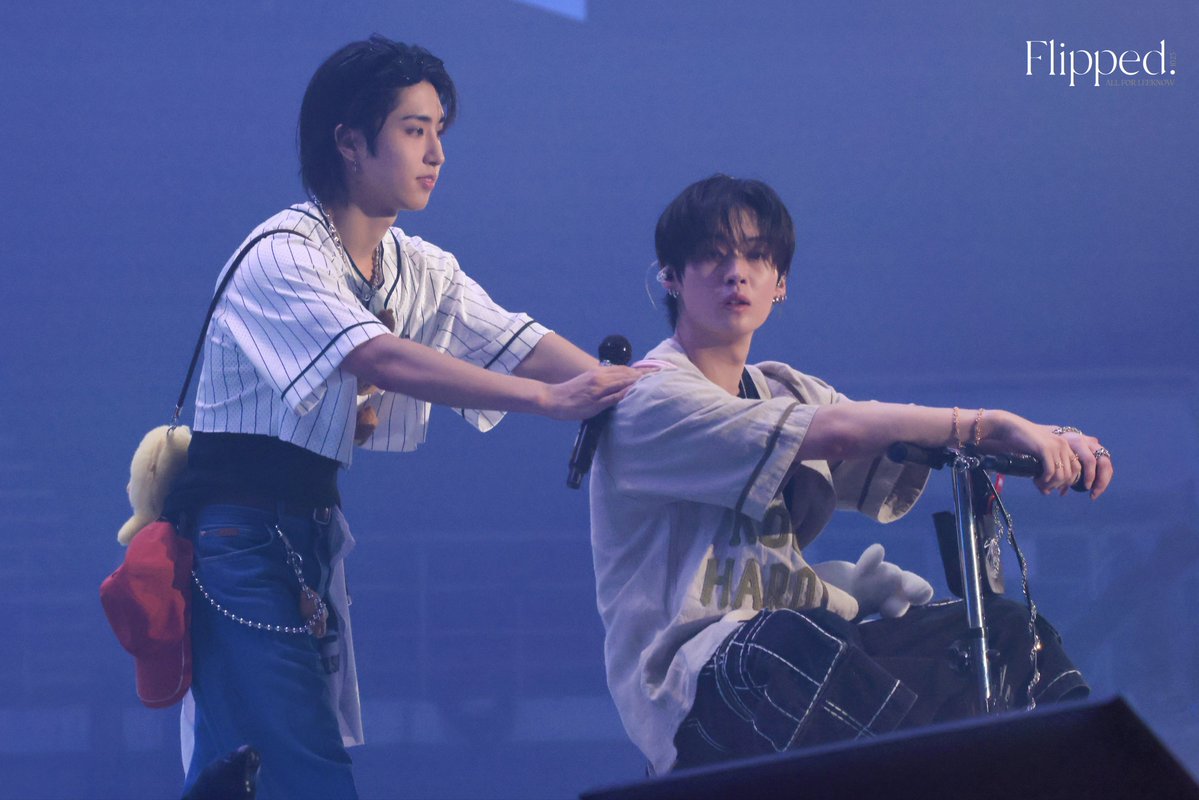 Flipped1025's tweet photo. 📍RUNIT SEOUL 

오늘도 달달해🦖

#리노 #LeeKnow #リノ 
#한 #HAN
#StrayKids #스트레이키즈
#RUN_IT_SEOUL https://t.co/jIM8SSsmtu