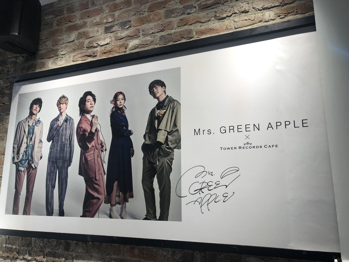 ___mga_0708's tweet photo. 自分のストーリー見返してたら
めちゃ懐かしいの出てきた👀🌟
PRESENTケーキ美味しかった記憶！ https://t.co/NzuRUfJXfG