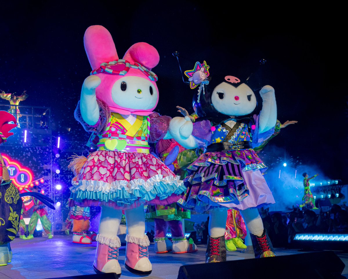 shoutagraphyusj's tweet photo. マイメロちゃんとクロミちゃんが手握りあって一緒に跳ぶところが可愛かったです🥰

#NOLIMITグロウアップOhマツリ #USJファン https://t.co/N0kwmsqKxG