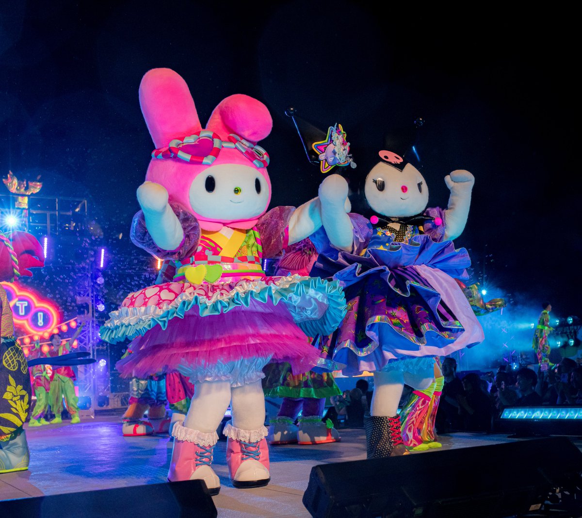 shoutagraphyusj's tweet photo. マイメロちゃんとクロミちゃんが手握りあって一緒に跳ぶところが可愛かったです🥰

#NOLIMITグロウアップOhマツリ #USJファン https://t.co/N0kwmsqKxG