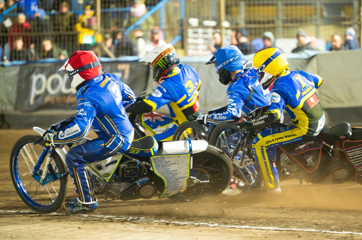 KLSpeedway's tweet photo. ⭐️🆚🐯

Tigers come to town on Monday with victory essential in the race for the play-offs 🥊

📍 PE34 3AG
⏰ 7.30pm
🧑‍🧒‍🧒 Kids under-12 FREE!
🅿️ Floodlit parking
🍺 Licensed bars 

🗞️ Preview ➡️ https://t.co/Qcn1crb8bo

📸 Ian Burt
#britishspeedway | #OurStars⭐️ https://t.co/LQnAXEQ6ZI