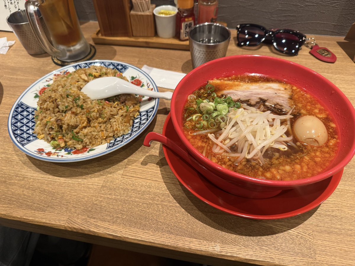kohei_9912's tweet photo. 増量期の感じで食ったら、腹が爆発しそう。幸せ🥴
今日はずっと食べたかったラーメン🍜

最後はカメラマンの友人がくれたギフトでミスド買って食ってます🍩 https://t.co/2kySpZXCpQ