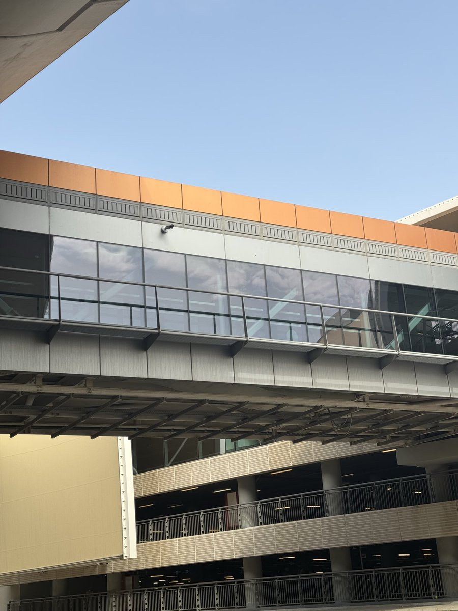 SABF99's tweet photo. سماء جدة اليوم⛅️

   بعد نهاية دوام اليوم، ما لفت انتباهي إلا جمال الغيوم، سبحان البديع ✨🤍 https://t.co/mvvXSWhUee