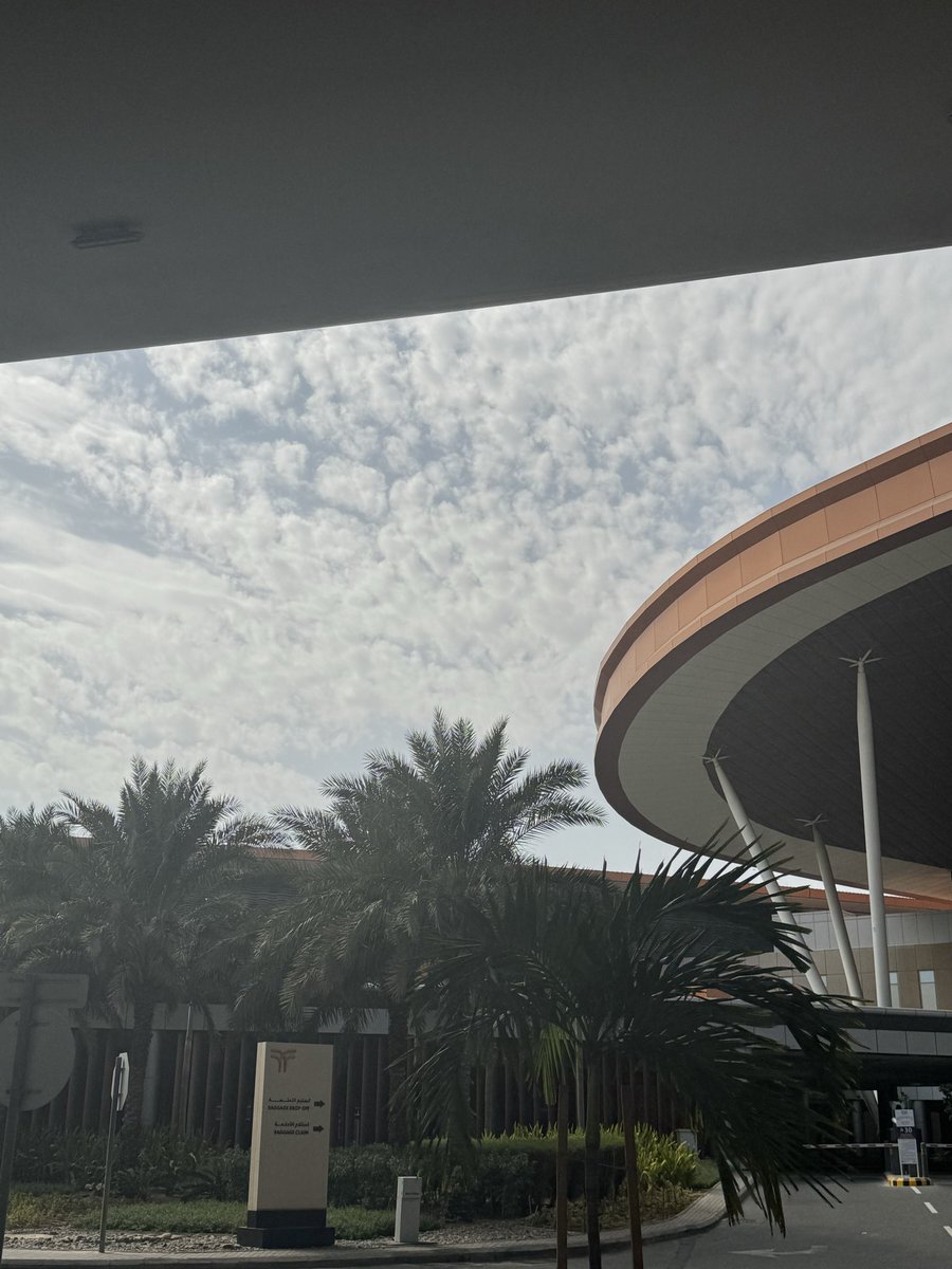 SABF99's tweet photo. سماء جدة اليوم⛅️

   بعد نهاية دوام اليوم، ما لفت انتباهي إلا جمال الغيوم، سبحان البديع ✨🤍 https://t.co/mvvXSWhUee