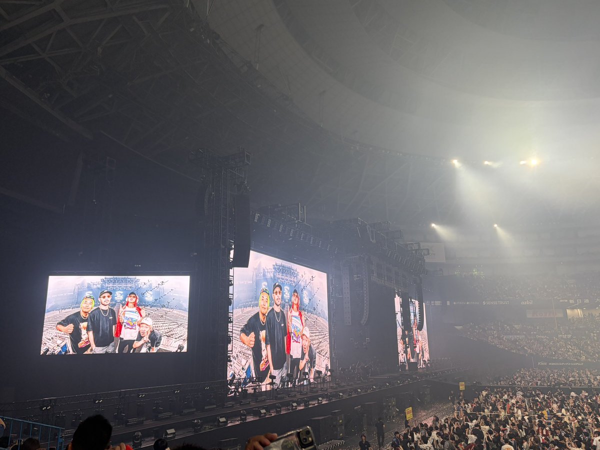 UWsota's tweet photo. SUPER BEAVER京セラ2days
ドーム規模でも大きさ関係なく「あなた」って言って語りかけてくれるから真っ直ぐ伝わってきて泣ける
本当にありがとう～
1番聞きたい曲聞けて泣��た。
ライブ・セトリ・演出全て最高でした😭 https://t.co/h8Zda5k8qr