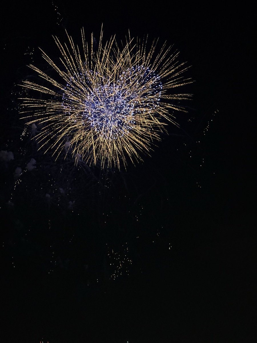 yugt7's tweet photo. 昨日は、花火大会に行って来ました🎇
初めて行ったけど圧巻でした！
#戸田橋花火大会 https://t.co/FPtwxszLGm
