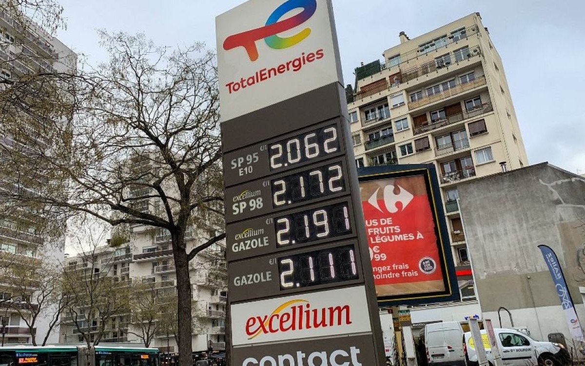 SouvPopulaire's tweet photo. Dans cet article de Souveraineté Populaire vous saurez tout du pillage éhonté des contribuables français, via le hold-up de l’État par des taxes sur le prix des carburants. Tout a commencé en 1981, avec la trahison d’un certain… François #Mitterrand...

https://t.co/fMefUUkV1B https://t.co/5sD62lXz5J