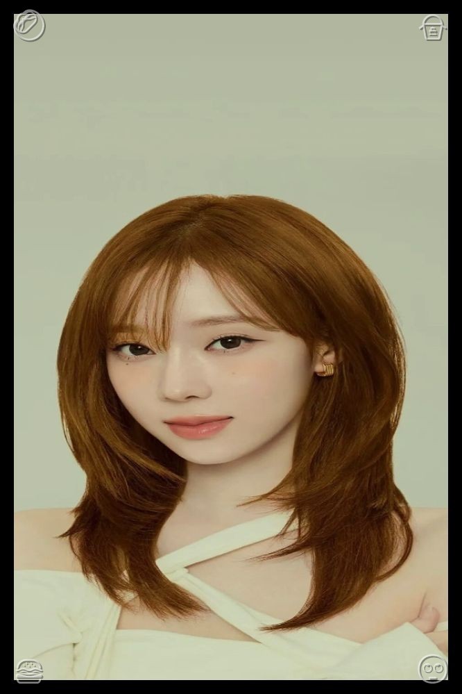 I_Raditya's tweet photo. The duck swims over to the bank, stepping up onto the lawn. It shuffles into the thicket, seeking a spot to pause and take a break. https://t.co/zqtfTwoqTh