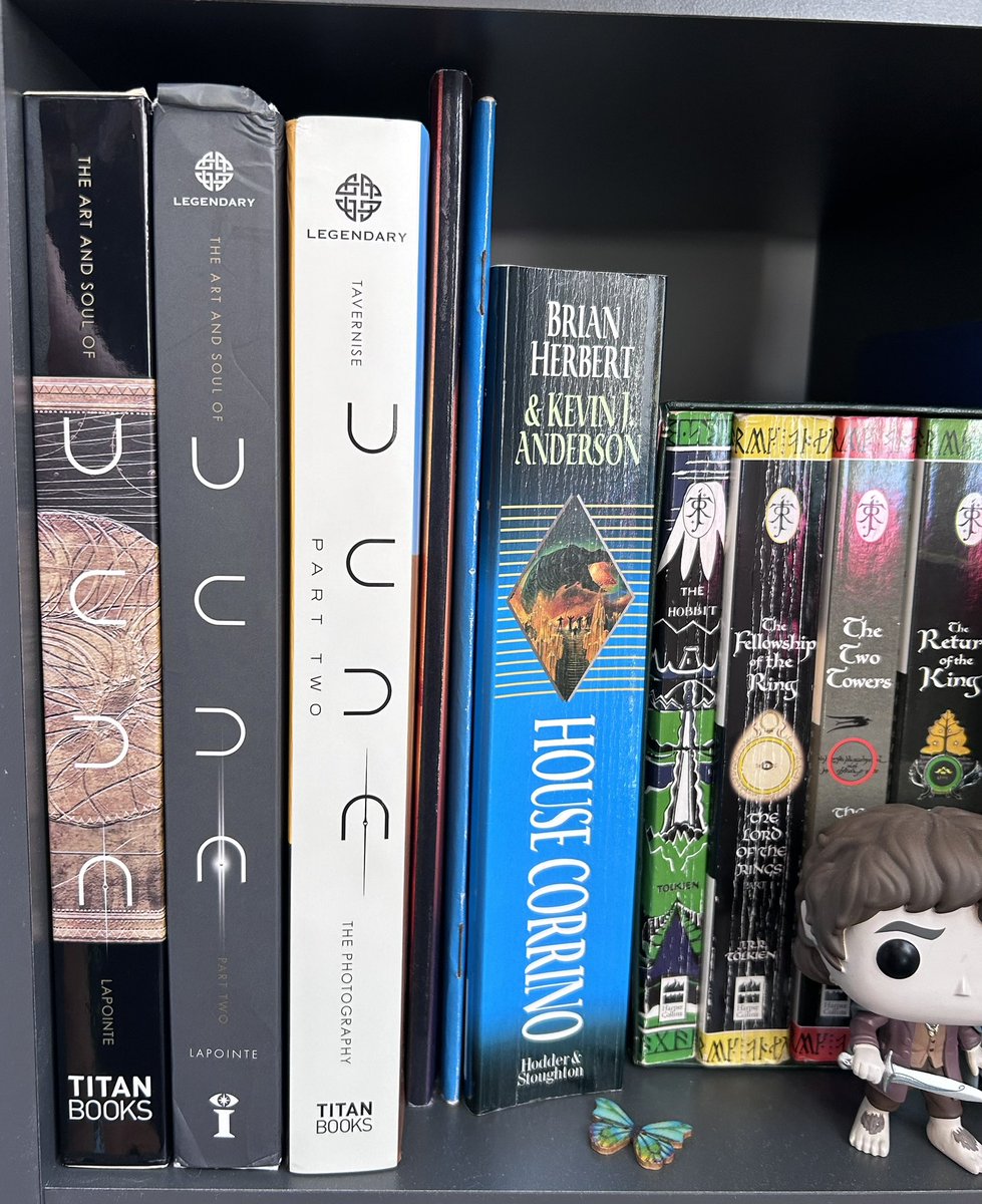 atreidesruler's tweet photo. my dune collection!!! (alongside my lotr books) https://t.co/OhjMZnyJDy