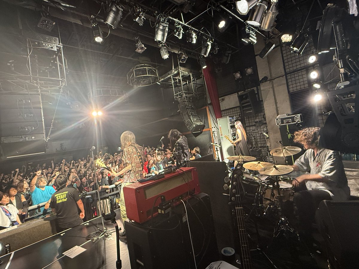 afoc_official's tweet photo. 2026.08.02
"PAINT IT RED tour"
w/ ビレッジマンズストア
at 京都MUSE

ご来場くださった皆さま、ありがとうございました🌹🍎🎈📕

a flood of circleは今月ベストアルバム #革命未遂の蝶が見る夢 を発売
&amp;全国34公演のツアーを開催！

ぜひ遊びに来てください🦋
https://t.co/PGtZSq7osY https://t.co/xmap5hHJRp