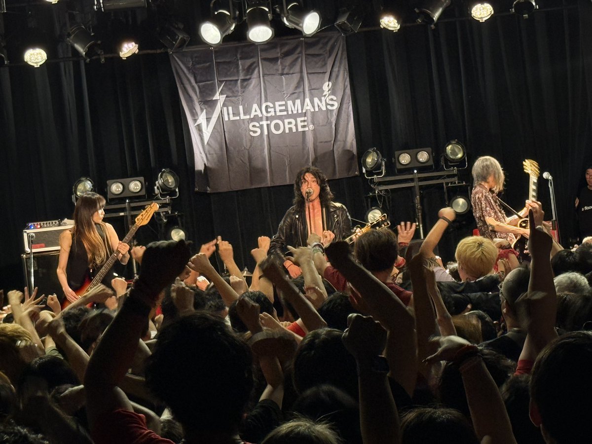 afoc_official's tweet photo. 2026.08.02
"PAINT IT RED tour"
w/ ビレッジマンズストア
at 京都MUSE

ご来場くださった皆さま、ありがとうございました🌹🍎🎈📕

a flood of circleは今月ベストアルバム #革命未遂の蝶が見る夢 を発売
&amp;全国34公演のツアーを開催！

ぜひ遊びに来てください🦋
https://t.co/PGtZSq7osY https://t.co/xmap5hHJRp