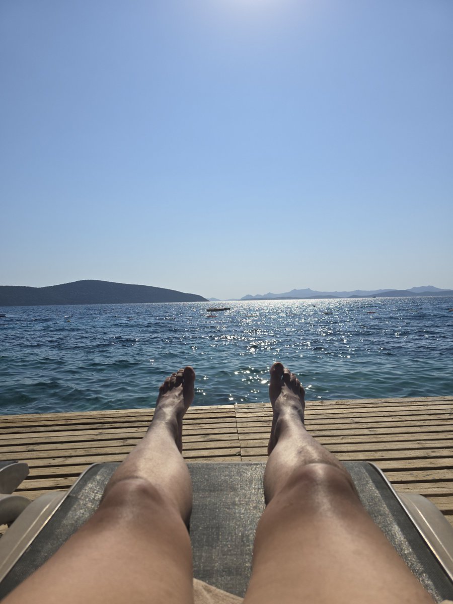 Checcoticinese's tweet photo. Premium legs for rent. Rent with complete confidence. 😎 https://t.co/oWKUlZ0dMN