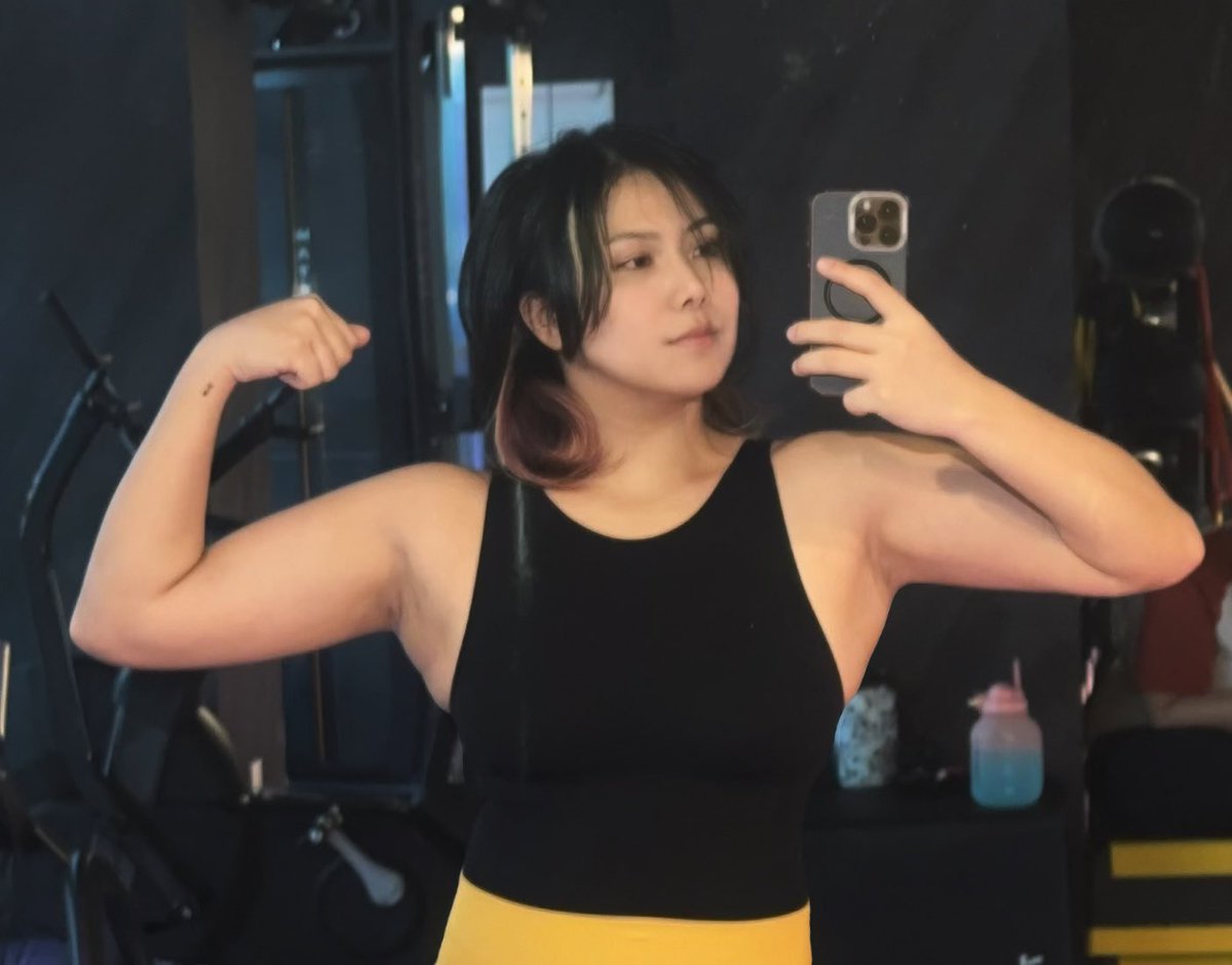 aisthethicc's tweet photo. have to lock in for that yummy toxic rush Wraith biceps. 

also new haircut 🫡 https://t.co/KNTfyKNkYA