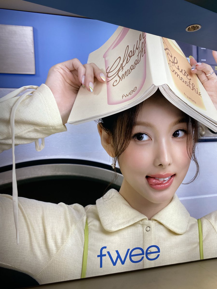 kouto7000's tweet photo. 大丸かマルイかどっちか忘れたけど優衣ちゃんおったから撮っちゃった

行ってないけどね https://t.co/v3TKmiav2h