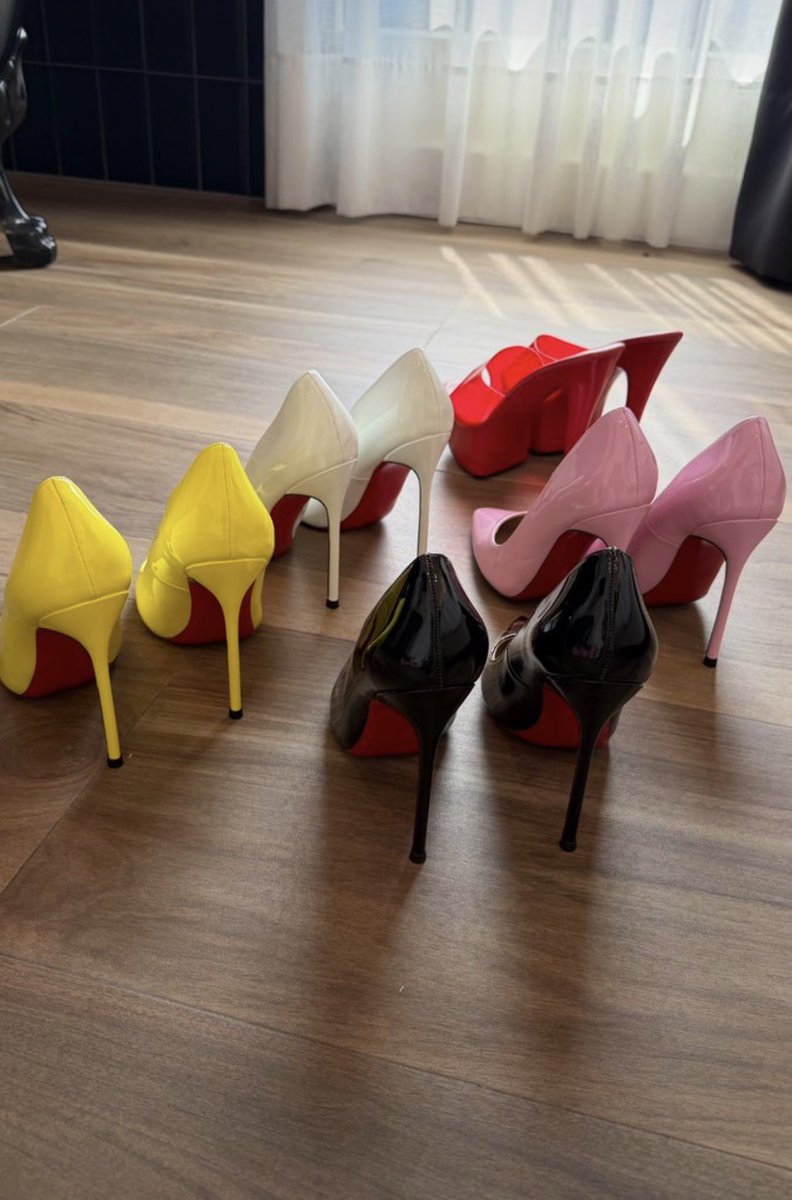 Matriarch_01's tweet photo. Happy sunday my best servants! 😈 What pair of shoes should I wear to step on your face today? 😏🫵🙇🏻 https://t.co/Y1AOfhJ4sf