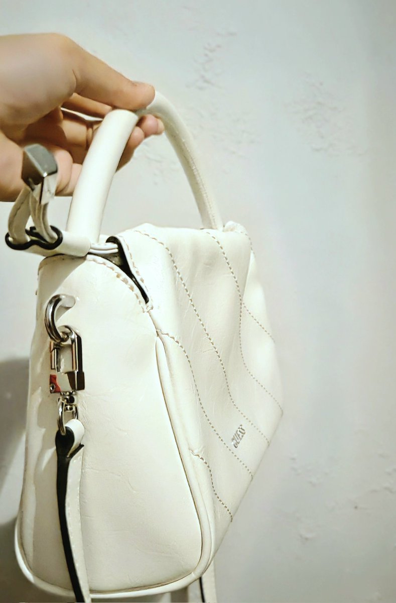 acetilcolin's tweet photo. WTS guess bag 400k
Preloved msh mulus, jarang dipake, lengkap  pouch beserta paper bagnya https://t.co/6BNF2ih8jW
