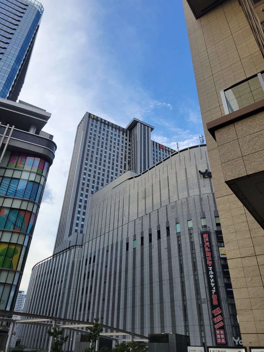 misterror491's tweet photo. 後は日本最大と言われる���ドバシ訪問後、駅で休憩しつついざ故郷へ。 https://t.co/piKL0bDEtb
