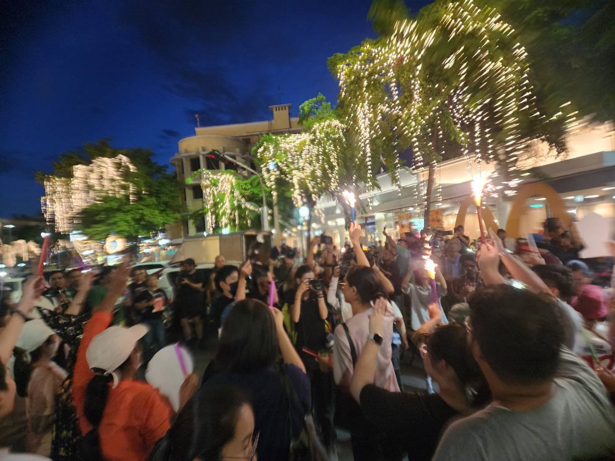 AmaratJeab's tweet photo. 6 ปี ม็อบแฮรี่พอตเตอร์  👇
https://t.co/kouZOm4anN
. https://t.co/EKwkuaXUEZ