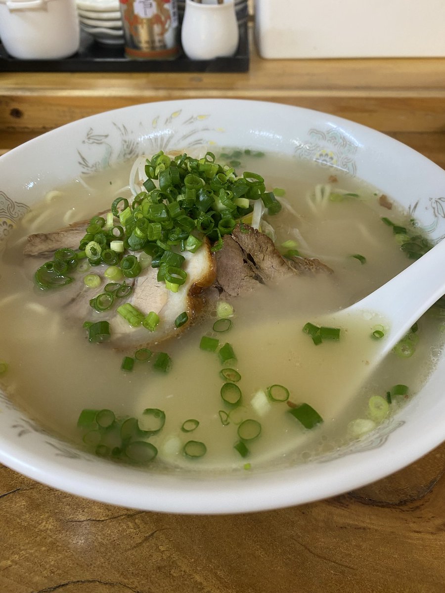 tomorokoshi_ten's tweet photo. どうしてもラーメンハンカチを持ってラーメンを食べに行きたかった ﾙﾝﾙﾝ https://t.co/oARkaN07C0