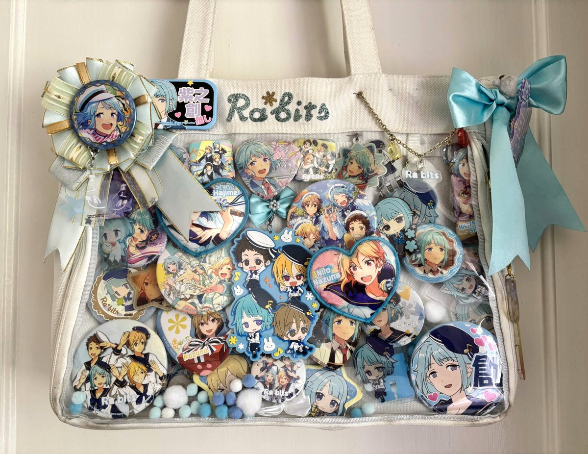 nemuguro's tweet photo. i can finally show this.. 🩵🐰 my ra*bits ita bag https://t.co/DXfudscFw5