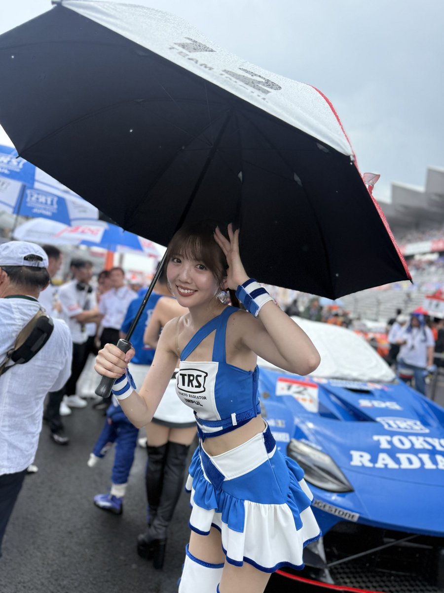 supergt5555's tweet photo. @arisa_shiga_ お疲れ様でした！
グリッド時の雨と傘が良い感じに☔️☔️☔️
目線ありがとうございました🙏 https://t.co/RJ8wfzhWsI