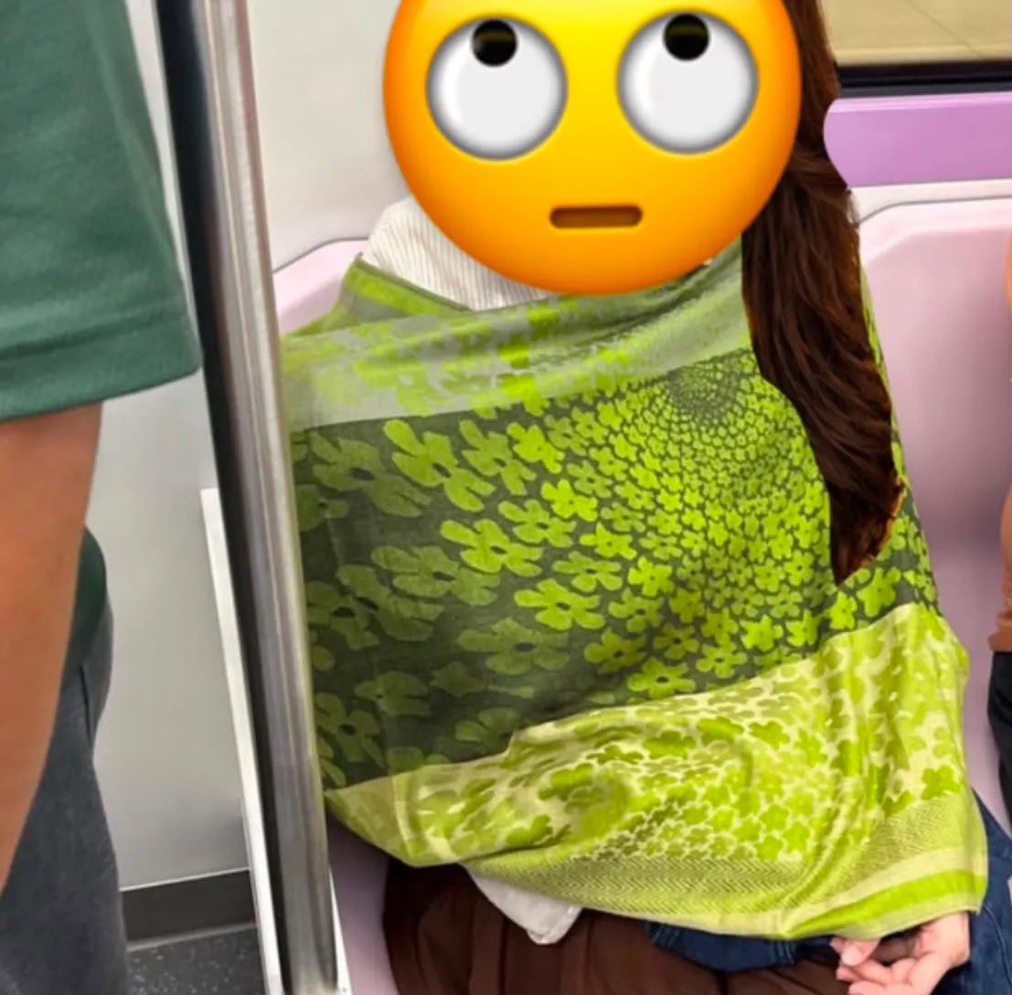 piala_talk's tweet photo. Aku juga perempuan, tapi jujur agak malu kalau nyusuin anak di dalam MRT depan banyak orang. Kalau bisa sih nunggu turun dulu terus cari tempat yang lebih tertutup. Soalnya menurutku menyusui juga termasuk aurat. 😅 https://t.co/Y1biwnFxGq