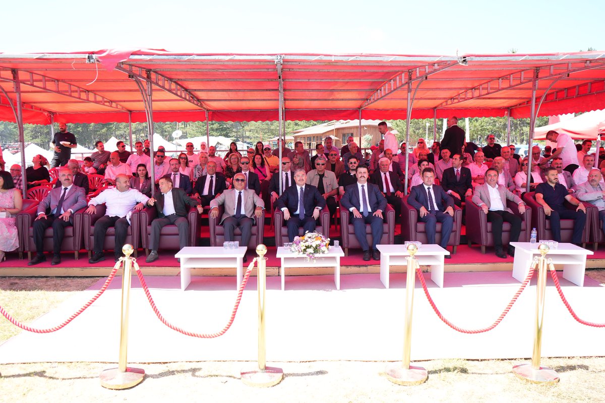 OnderAksakal's tweet photo. 46. Mihalıççıklılar Günü ve Kiraz Festivali kapsamında Mihalıççık’ta hemşehrilerimiz ve üreticilerimizle bir araya gelmekten, Demokratik Sol Belediyeciliğin bir çok örneğine yerinde tanık olmaktan dolayı büyük memnuniyet duyduk.

Birlik ve beraberliğimizi pekiştiren bu güzel etkinlikte emeği geçen başta Mihalıççık Belediye Başkanımız Sayın Haydar Çorum’a, Milahıççıklı  üreticilerimize ve bu güzel günü katılımlarıyla şenlendiren tüm yurttaşlarımıza teşekkür ediyorum.