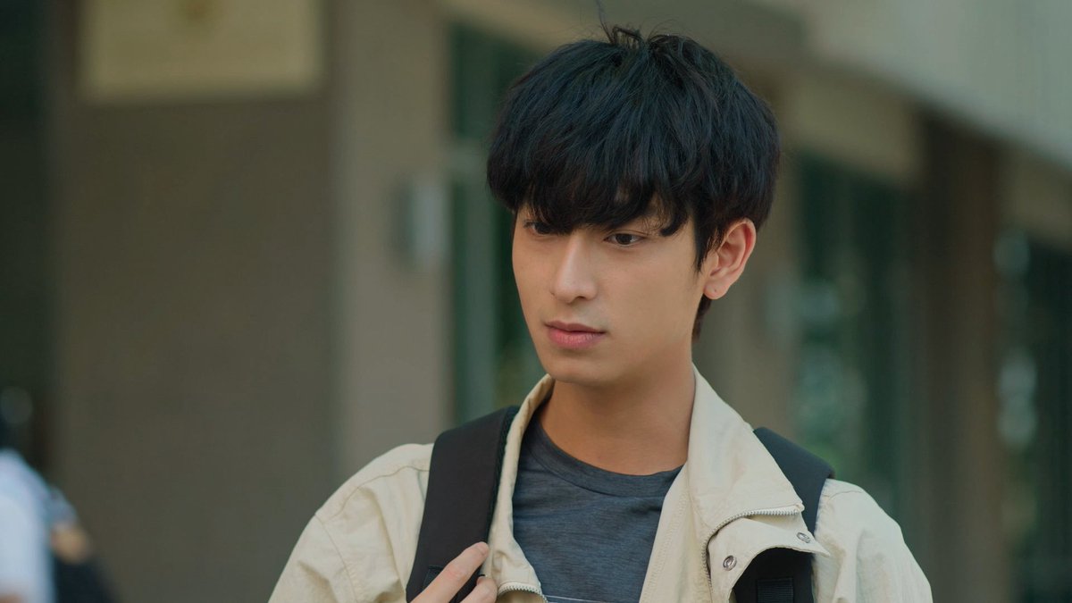 GMMTV's tweet photo. ‘น้องมึงลงแข่งคัดตัวด้วย ไว้ว่างๆ ก็มาเชียร์ละกัน’

ความลับนี้ปิดไม่มิดแล้วเบ 😂
#MatchPointSeriesEP2

@ssingss @Chimonac https://t.co/oNrwxRoS1a