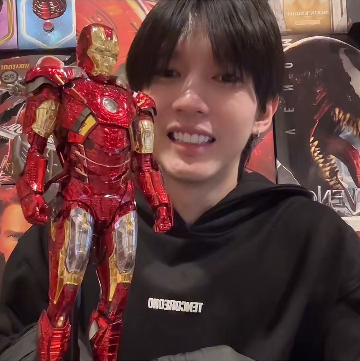 thharatorn's tweet photo. aou and his two favorite things in the world https://t.co/XNVAuHqIfi