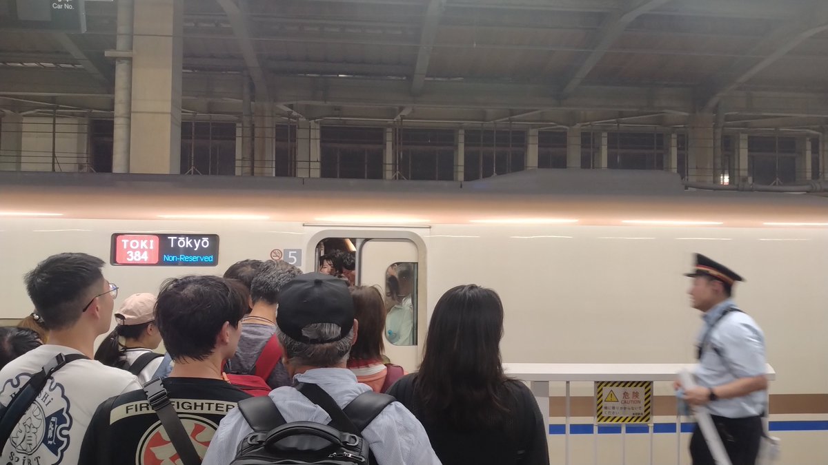 kuro6812001's tweet photo. 上越新幹線 東京行き最終
とき384号、長岡で積み残し発生…

Maxだったら積めたかな

 #長岡花火 https://t.co/TD30B7wEQm