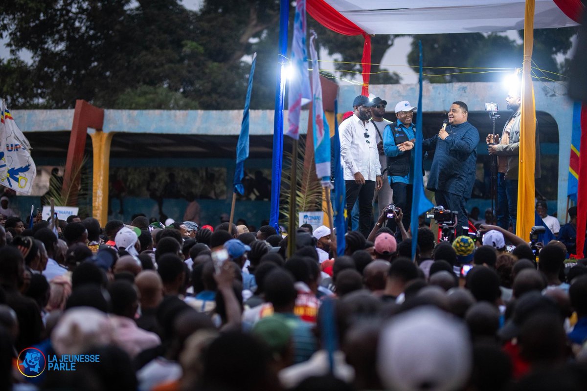 StanysBujakera's tweet photo. #RDC: À Idiofa, le coordonnateur national du mouvement Jeunesse Parle, Serge Etinkum ANZA, a annoncé samedi l'implantation prochaine de son mouvement dans plusieurs provinces du Grand Bandundu. Il a appelé les jeunes à s'impliquer dans la vie publique par des moyens pacifiques et à se prémunir contre tout discours incitant à prendre les armes. Il a également salué les initiatives économiques annoncées pour le territoire, dont l'implantation prévue de l'Agence nationale de développement de l'entrepreneuriat congolais (ANADEC).