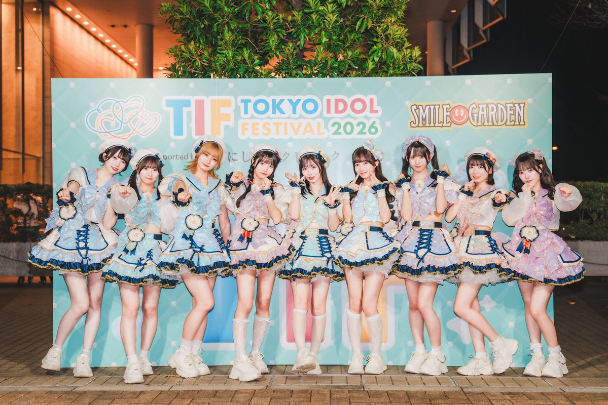 FESTIVEofficial's tweet photo. ／

TIF3日間、本当にありがとうございました🌞🌴🌺✨

一緒に盛り上がってくださった皆さんの熱い声援が、私たちの大きな力になりました。

来年もこの場所で、一緒に最高のお祭り騒ぎをしましょう！！🏮❤️

これからも全力で駆け抜けていきますので、FES☆TIVEについてきてください🤝

＼

✧•───────────────────── •✧

🏮セットリスト🏮

〜スマイルガーデン〜
SE(ショートver.)
M1.レフト↔︎ライト
M2.革命的オーバードーズ
M3.ハレとケ!あっぱれ!ジャパニーズ（ロングver.）
M4.夏に恋して(ハケ)

✧•───────────────────── •✧

#祭と夏闘えますか