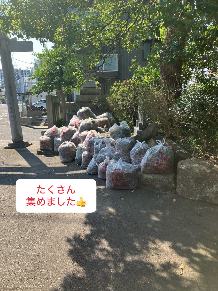 siraimasaki's tweet photo. 今朝は、羽根西ニ丁目の方々と稲荷神社の清掃を行いました。
朝から強い日差し☀️が照りつける中、草取りや落ち葉を取る作業などで神社をきれいにしました。
みなさん、暑い中お疲れ様でした。

#岡崎市
#清掃活動 https://t.co/1NF4zfFVIs