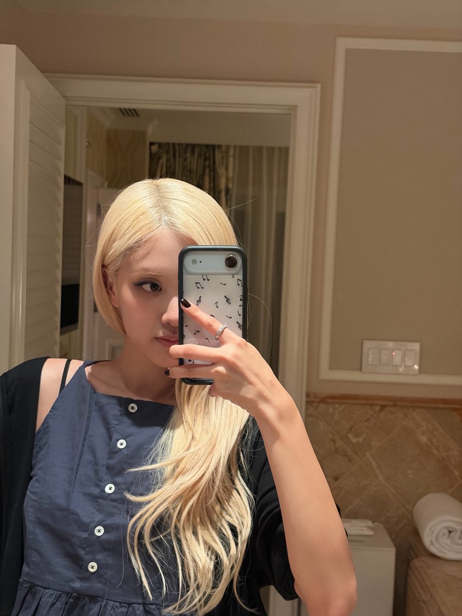roseannepics's tweet photo. ROSÉ INSTAGRAM UPDATE https://t.co/CERXui3I5F
