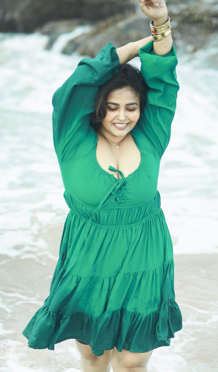 Chinna_waves's tweet photo. Wild waves, salty air, and deep green dreams 🌊🌿 https://t.co/jTrExhkaDF