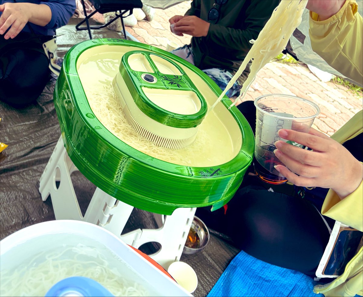 negi_514's tweet photo. 恒例の富山の名水で流しそうめん大会。 https://t.co/2PFnoZ941O