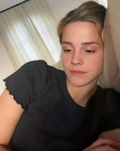 emmawatsonysc's tweet photo. Text me privately let talk I’m bored it’s Sunday 🥀❤️❤️ https://t.co/jOCzdwMKtK