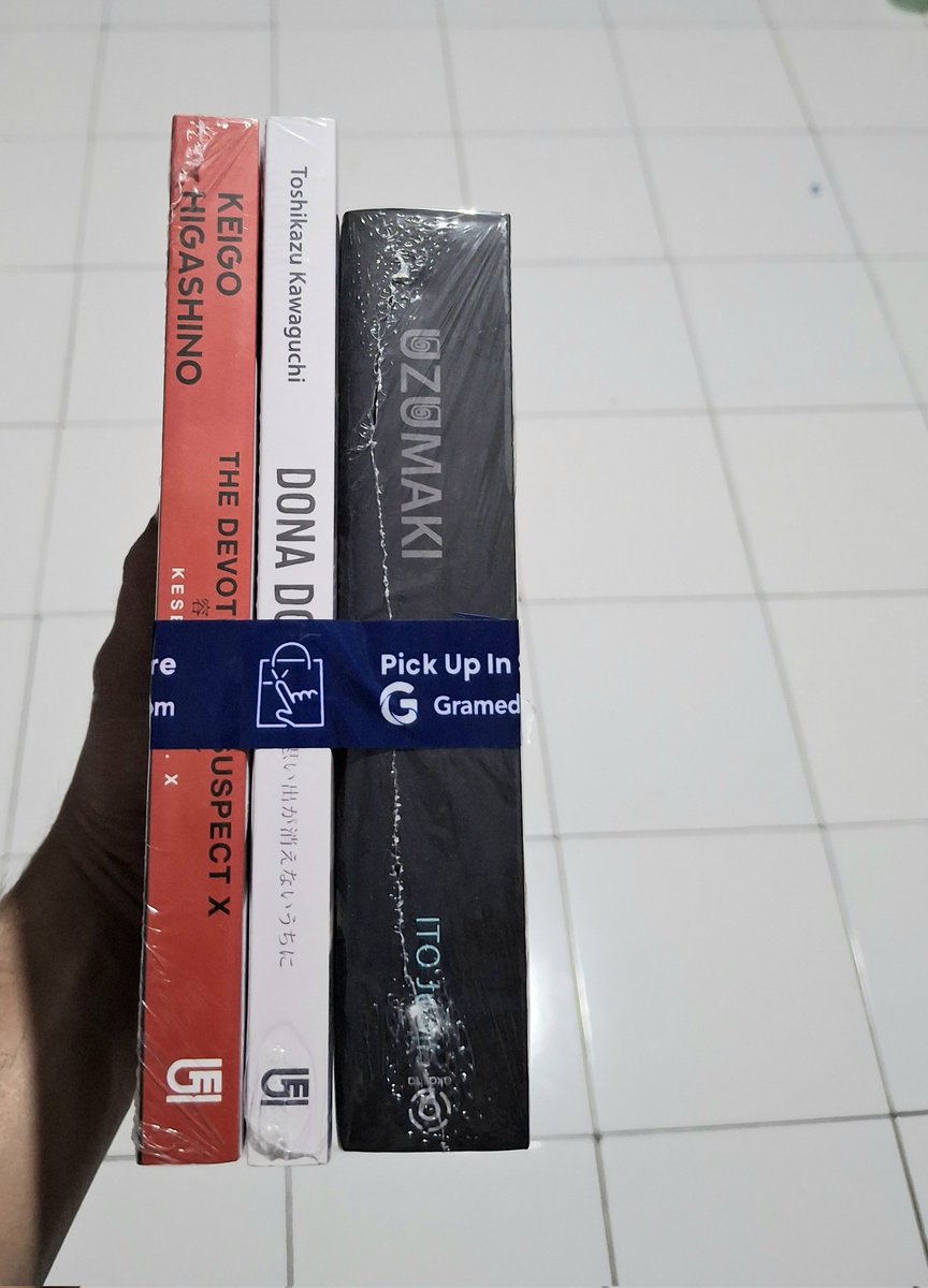 bASRIKhan5's tweet photo. Beli di web gramedia dan ambilnya di gramedia di kota sendiri jauh lebih murah 😊.
Jalan2 ke toko bukunya dapat dan harganya murah 
Cuman sayangnya tidak semua buku bisa ambil di toko 😅 https://t.co/bNEBRqaVTA