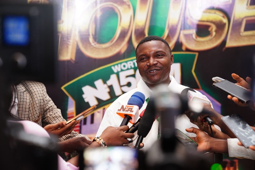 Sofia_SZN's tweet photo. This is an unforgettable moment  for the winner of the the N150m house 🏡 

This is a dream come true, having a home 

#iLOTBETHouseEvent https://t.co/yWwFrBlU7L