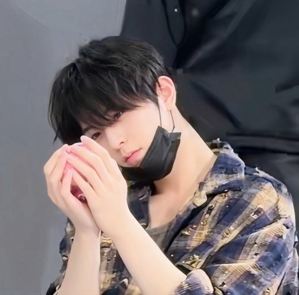 xingxingqyu's tweet photo. axing kamu gamau berbagi chuchu kah?? 😭 https://t.co/bheTXaBMkl